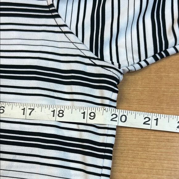 Iowa Hawkeyes Pin Striped Polo Golf shirt - Picture 6 of 6